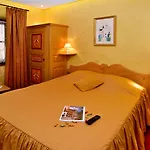 Logis Saint-martin Hotel