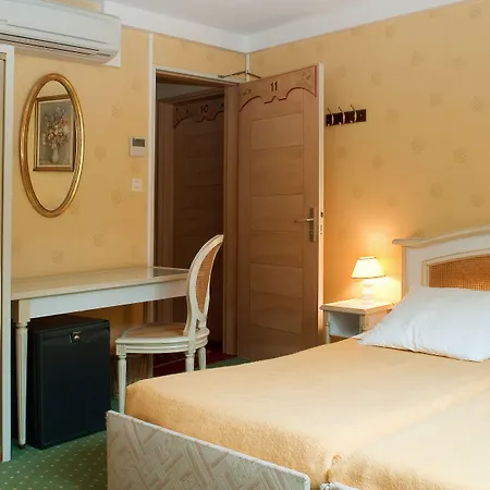 호텔 Logis Saint-martin 3*